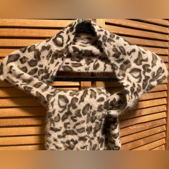 Derhy Leopard Print Angora Scarf - Picture 4 of 16